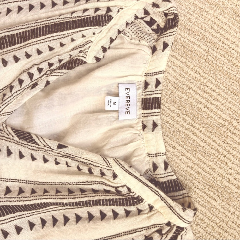 Evereve Cream & Black Geometric V-Neck dress